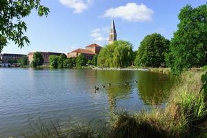 vista panoramica del municipio contro il lago, kiel foto