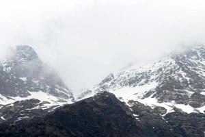 montagne ricoperte di ghiaccio foto