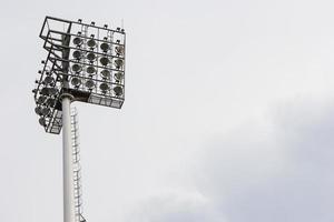 isolare del proiettore dello stadio di calcio foto