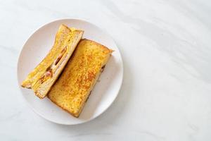 French toast prosciutto pancetta formaggio panino foto