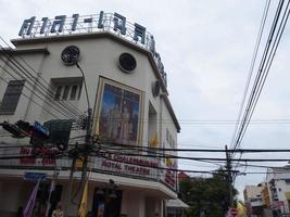 bangkok thailandia sala chalermkrung etichetta del teatro sala chalermkrung bangkok thailand08 giugno 2019 il vecchio cinema del centro di Bangkok è ancora aperto. bangkok tailandia08 giugno 2019. foto