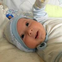 bellissimo bambino con la faccia da bambino in posa fotografo foto