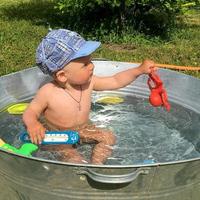 bellissimo bambino con la faccia da bambino in posa fotografo foto