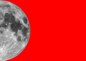 luna piena vista con il telescopio, sfondo rosso foto