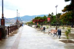 sudak, Crimea-20 maggio 2018 -paesaggio urbano con vista sul lungomare e sulle persone. foto