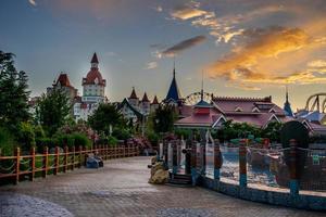 sochi, russia-19 giugno 2018-paesaggio con vista su un parco divertimenti. foto