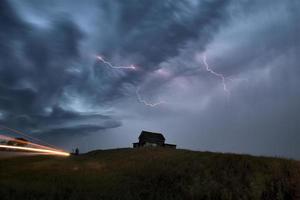 nuvole temporalesche saskatchewan fulmine foto