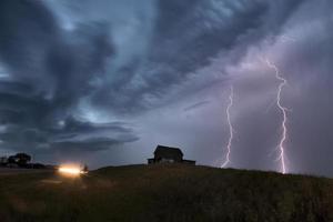 nuvole temporalesche saskatchewan fulmine foto