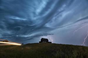 nuvole temporalesche saskatchewan fulmine foto