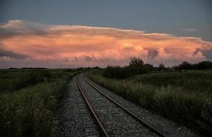 nuvole temporalesche saskatchewan tramonto foto