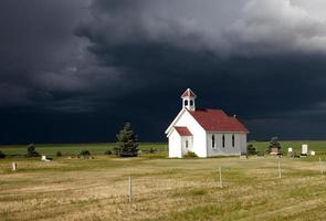 nuvole temporalesche arcobaleno saskatchewan foto