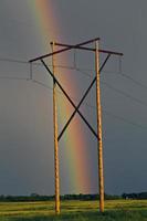 nuvole temporalesche prateria cielo arcobaleno foto