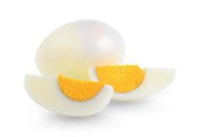 uovo di gallina bollito isolato su priorità bassa bianca foto