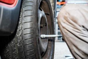 servizio sostituzione gomme, montaggio con equilibratura, passaggio ad inverno foto