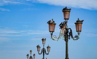 st. piazza san marco a venezia. alto campanile in una giornata di sole. foto