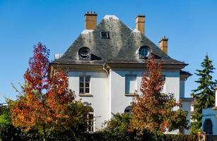 autunno nella città di Strasburgo, luce solare e colori, vista sulla strada foto