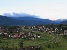 villaggio in montagna. paesaggio di montagna foto