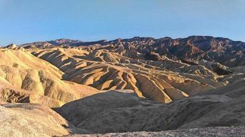 paesaggio delle catene montuose della valle della morte negli stati uniti reportage di viaggio foto