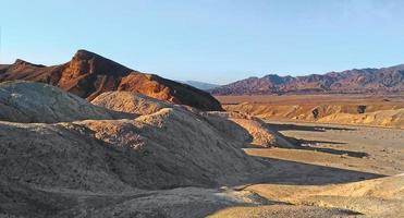 paesaggio delle catene montuose della valle della morte foto