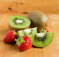 kiwi e fragole foto