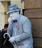 padova, italia, 2012, mimo vestito da charlie chaplin per le strade di padova. Italia foto