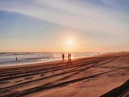 parangtritis spiaggia nel pomeriggio al tramonto foto