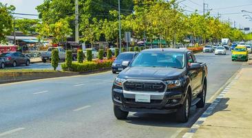 bangkok thailandia10. gennaio 2020 la vita della città strade automobili persone a don mueang bangkok thailandia. foto