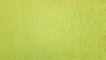 fondo giallo di struttura della parete dell'intonaco dell'oro vecchio. intonaco per pareti testurizzato. decorazione murale in rilievo. pareti in stucco. decorazione murale in rilievo. l'intonaco decorativo è dipinto di giallo. foto
