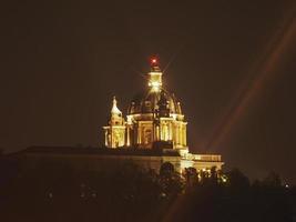 basilica di superga di notte a torino foto
