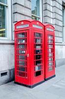 cabina telefonica rossa britannica tradizionale a londra, regno unito foto