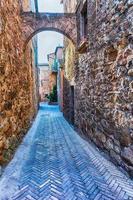 strade medievali nella città di pienza, toscana, italia foto