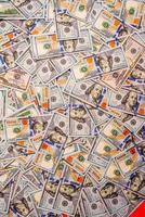 un sacco di banconote di carta dollari in valuta americana. sfondo dal denaro. affari e valuta. foto