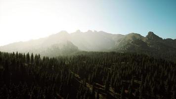 8k paesaggio di montagna nelle montagne rocciose del Colorado foto