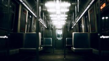all'interno dell'auto vuota della metropolitana di New York foto