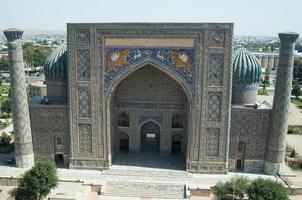 architettura di registan a samarcanda. architettura antica dell'Asia centrale foto