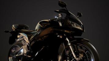 moto sportiva in studio scuro con luci intense foto