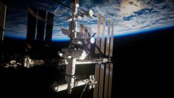 stazione spaziale internazionale nello spazio esterno sopra il pianeta terra foto