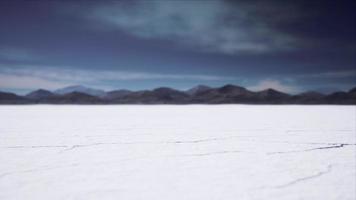 tramonto sulle saline di bonneville negli stati uniti foto