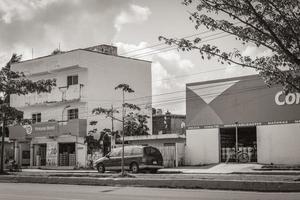 playa del carmen mexico 02. febbraio 2022 tipica strada e paesaggio urbano di playa del carmen mexico. foto