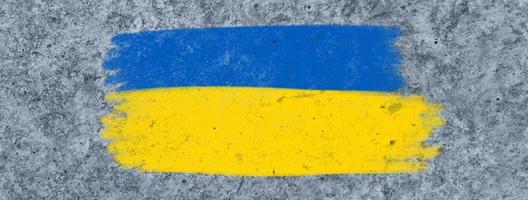 bandiera dell'ucraina su un muro di cemento foto