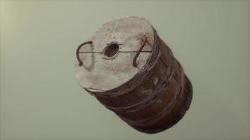 vecchio secchio di legno arrugginito usato foto