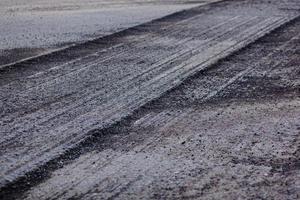 l'asfalto è stato rimosso dalla strada. foto