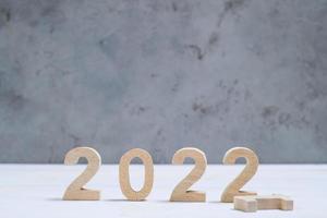 2022 numero di testo bianco su sfondo blu. foto