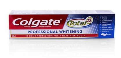 colgate dentifricio su white.colgate è una marca di dentifricio prodotto da colgate-palmolive foto