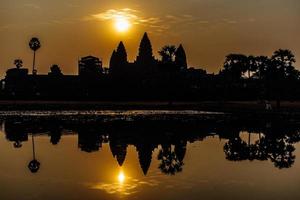 alba sopra angkor wat. foto