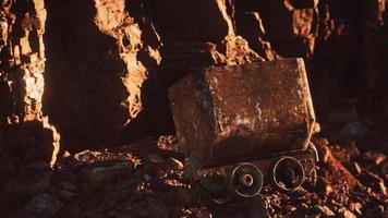 carrello abbandonato della miniera d'oro utilizzato per trasportare il minerale durante la corsa all'oro foto
