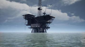 grande piattaforma di perforazione della piattaforma petrolifera offshore dell'Oceano Pacifico foto