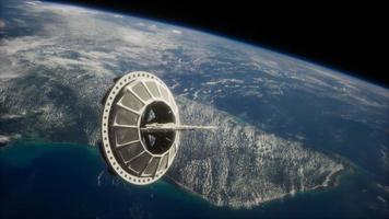 satellite spaziale futuristico in orbita attorno alla terra foto