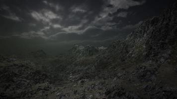 vista dalla montagna durante una tempesta foto
