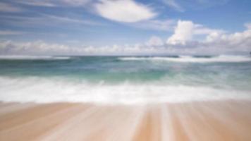 bellissimo paesaggio marino sulla spiaggia di drini con nuvole e cielo drammatici al mattino foto